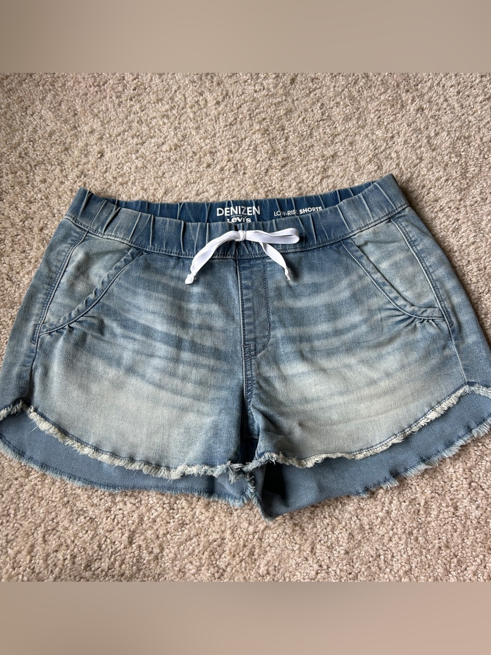 Danizen Lightwash Denim drawstring low rise shorts size small NWOT